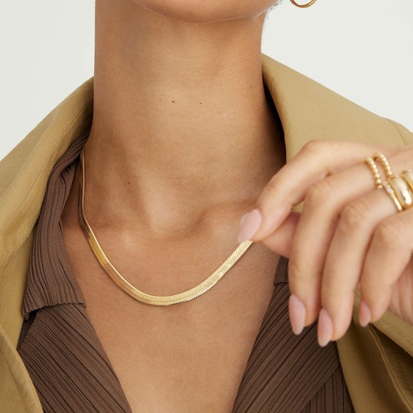 Mejuri Jewelry - [SOLD] BRAND NEW Mejuri Herringbone Chain Necklace 16”